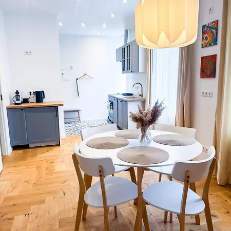 Vacation In Center Apartament Parnawa